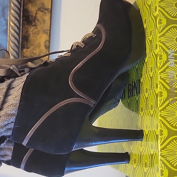 Gianni B 3.5 inch black suede boots sz 8 with oatmeal cuffs which lace up - Picture 6 of 8